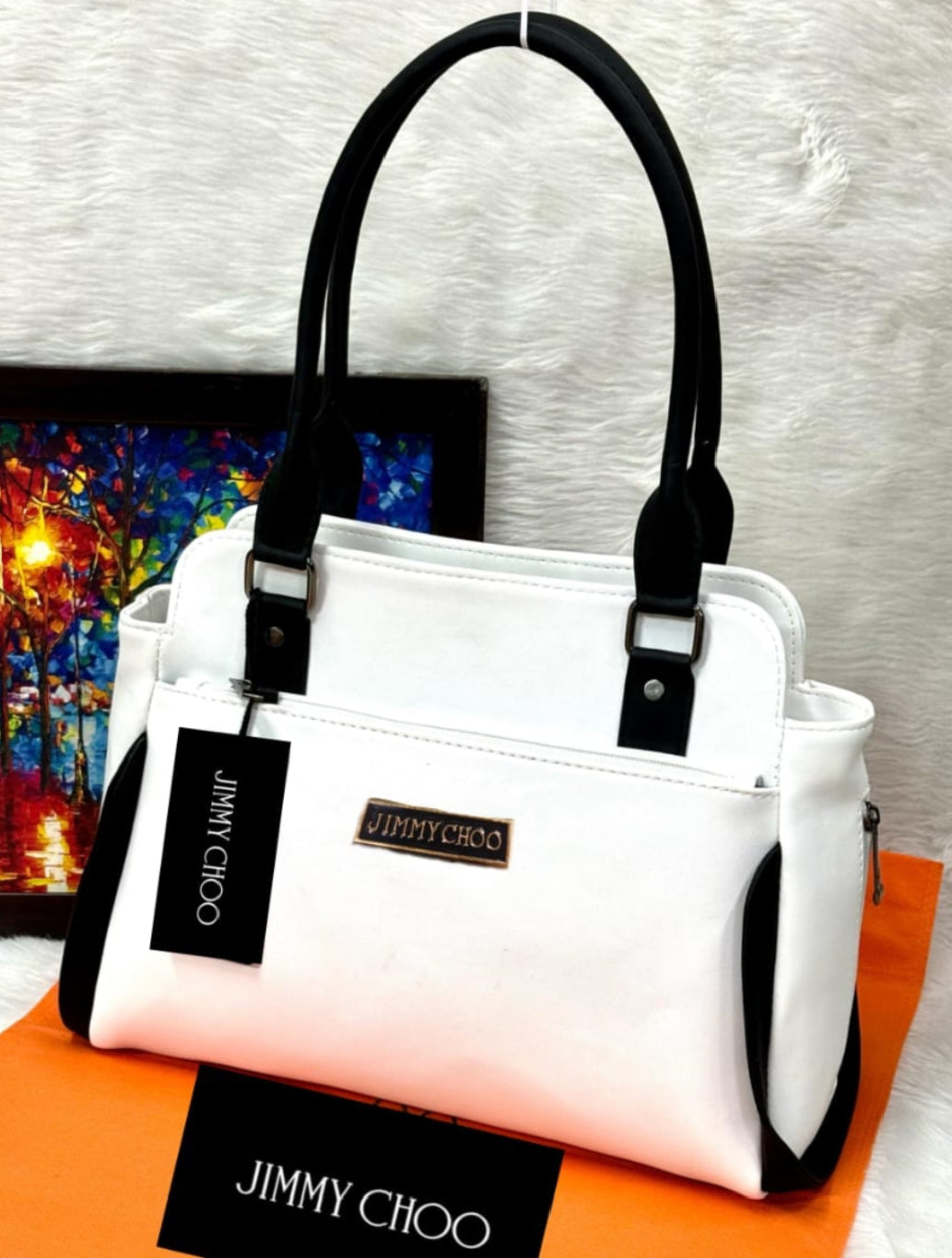 white color handbag
top satchel hanbag